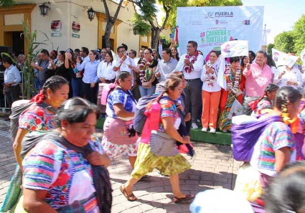 Sergio Salomón da banderazo a Carrera de la Tortilla; reconoce papel de las mujeres a través de los tiempos