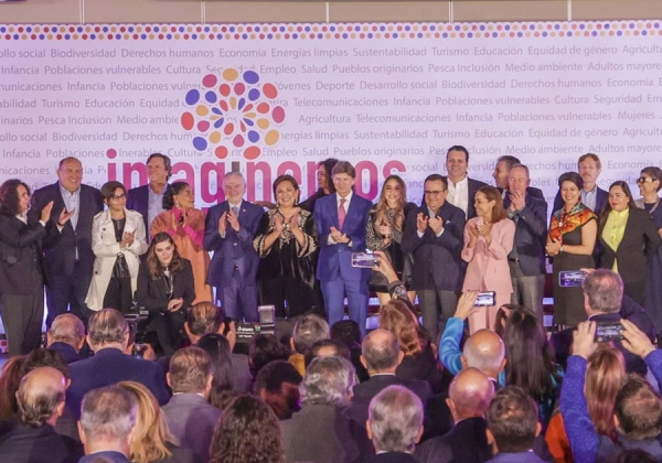 Xóchitl Gálvez presenta equipo de especialistas que construirán plan de gobierno