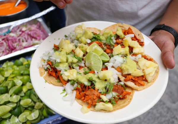 Celebra San Nicolás Buenos Aires tradicional Feria del Taco