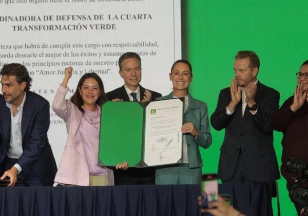 Claudia Sheinbaum recibe constancia del PVEM como Coordinadora Nacional de Defensa de la 4T