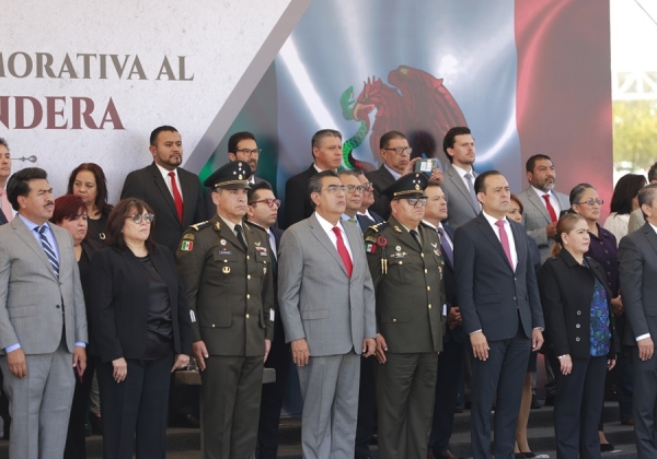 Preside Sergio Salomón Ceremonia Conmemorativa al Día de la Bandera