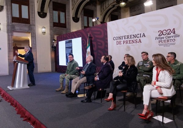 AMLO genera críticas por comentario sobre diputada trans