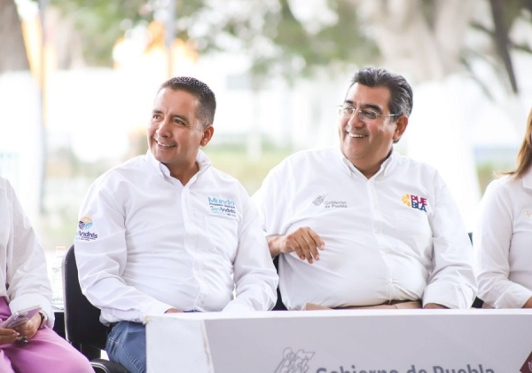 Entrega Gobernador de Puebla y Mundo Tlatehui, apoyos a mujeres sanandreseñas