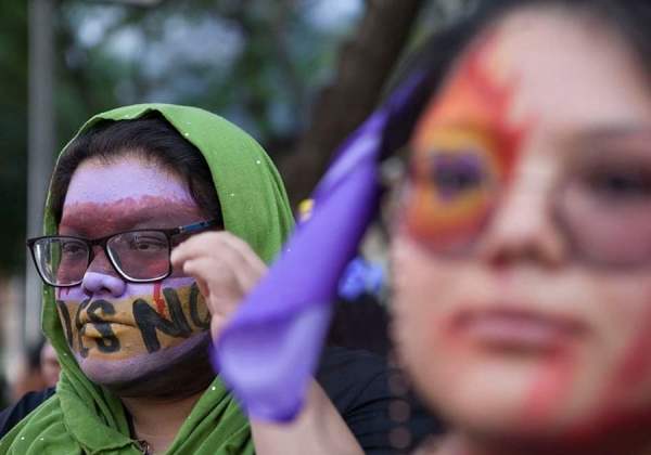 Agradece López Obrador a mujeres por marcha pacífica el 8M