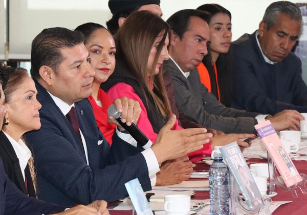 Alejandro Armenta lidera las preferencias en Puebla según encuesta de Rubrum