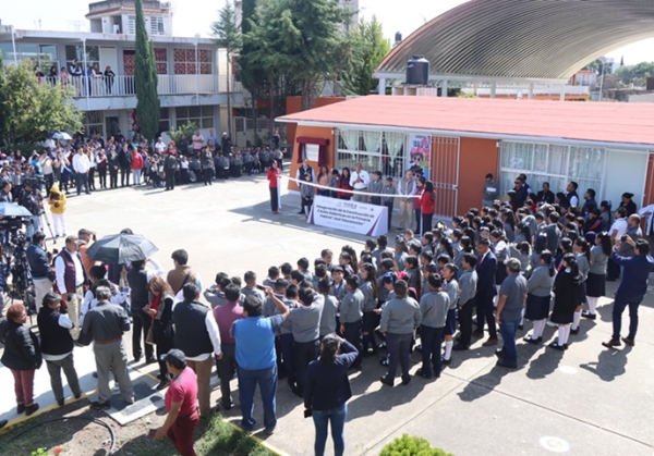 Con docentes y padres de familia, gobierno de Sergio Salomón construye el futuro de las siguientes generaciones