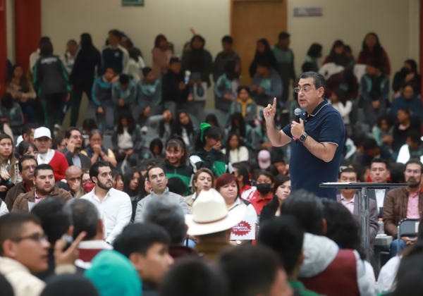 En Tehuacán, Sergio Salomón inicia campaña de prevención “Hagamos equipo, si te drogas te dañas”