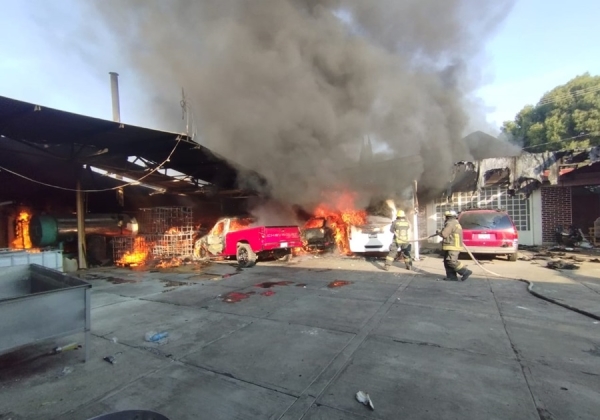 Arde una caldera en Huejotzingo, cinco vehículos quedaron calcinados