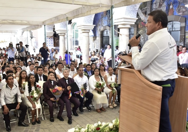 Formaliza SEGOB unión de 60 parejas con bodas comunitarias en Tehuacán