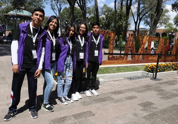 Más de un centenar de estudiantes de turismo de la UATx recibieron la oportunidad de practicar actividades relacionadas con su carrera en el Campeonato Mundial de Voleibol de Playa 2023
