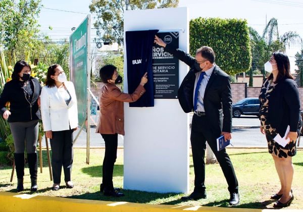 Develan placa conmemorativa por 27 años de servicio de la Estación de Servicio Universitaria