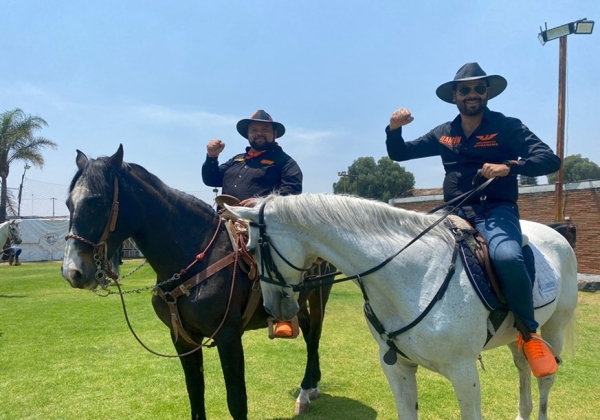 Realiza Ramón Fernández Solana cabalgata en San Pedro Cholula para promover el voto.