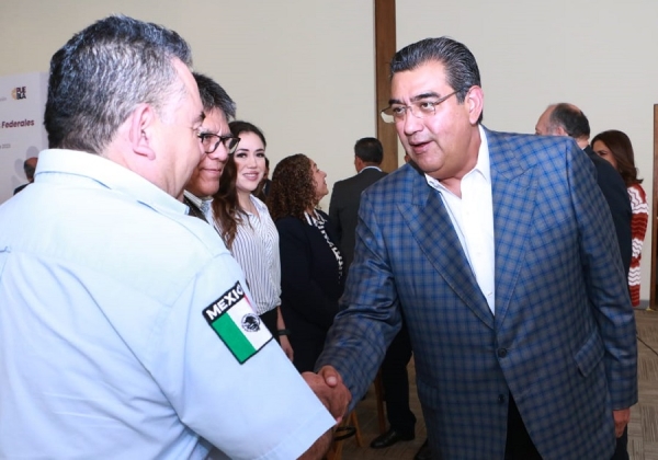 El gobernador Sergio Salomón sostuvo una reunión de trabajo con delegados federales, secretarias y secretarios del gabinete estatal