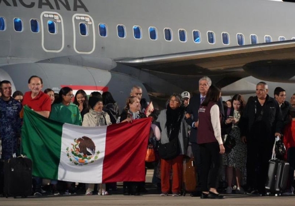 Aterrizan en México aviones con mexicanos repatriados de Israel