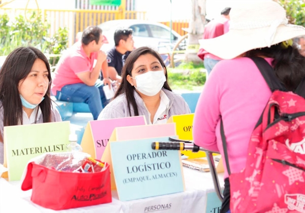 Organiza gobierno estatal Feria de Empleo en Agua Santa