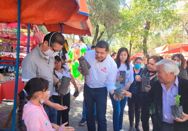 De la mano de las y los poblanos, se cuida el medio ambiente: Armenta