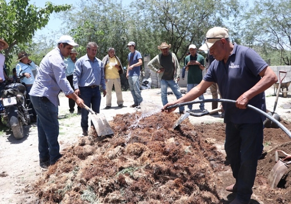 Capacita gobierno de Puebla a productores para elaboración de composta