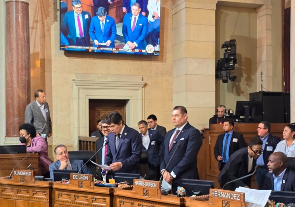 En reunión histórica reciben concejales de la Ciudad de Los Ángeles a Alejandro Armenta 