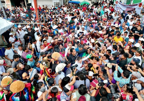 Morena entrega a Eduardo Ramírez constancia como precandidato a gobernador de Chiapas