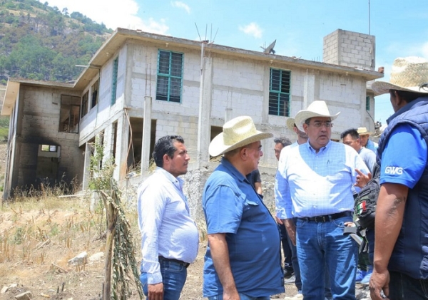 Con Federación y Municipio, gobierno estatal garantiza integridad de habitantes de Zacatlán por incendio