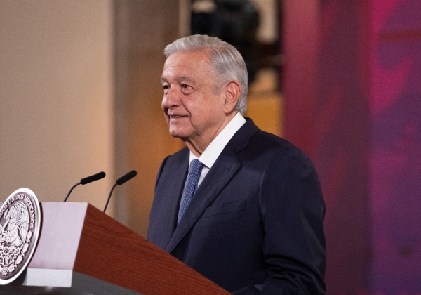 Somos pacifistas, responde AMLO a críticas por neutralidad de México