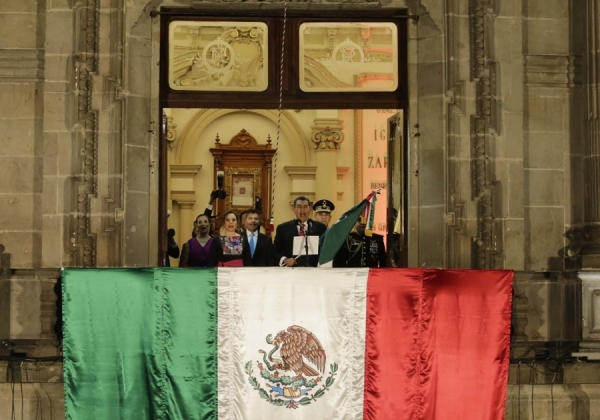 Celebra Puebla orgullo mexicano; Sergio Salomón encabeza “Grito de Independencia”