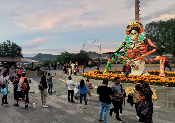 Atlixco atrae a miles de visitantes con color, tradiciones y sabores únicos