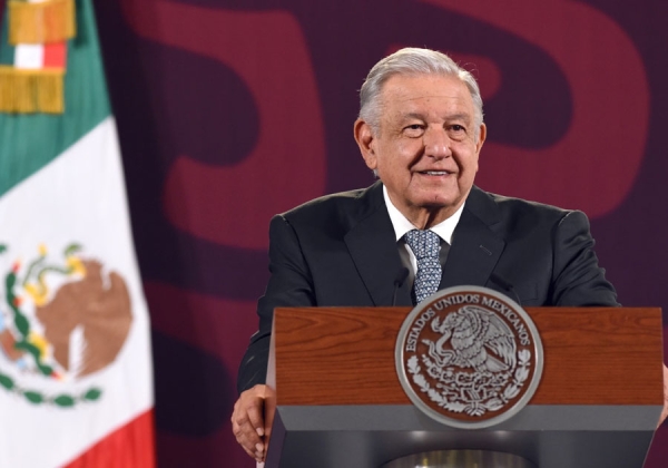 AMLO se disculpa con Salma Luévano y debuta en Tik Tok