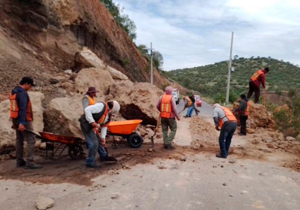 Refuerza Secretaría de Infraestructura mantenimiento a red carretera estatal