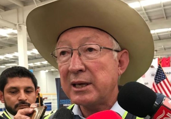 Lamenta Ken Salazar decisión de juez que considera ilegal programa DACA