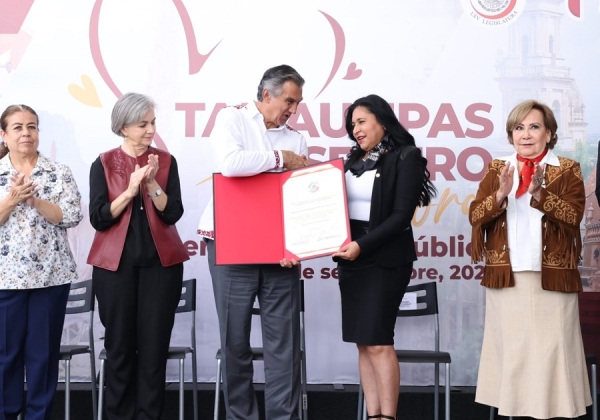 Inaugura Américo muestra cultural de Tamaulipas en el Senado; recibe reconocimiento por lucha contra el cáncer