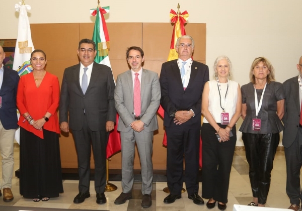 Se reúne el gobernador Sergio Salomón con embajador de España