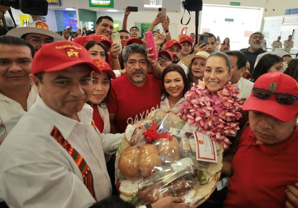 Con la alegría de sus tradiciones Oaxaca recibe a Claudia Sheinbaum