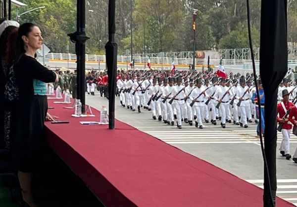 Claudia Sheinbaum estuvo en el desfile del 5 de mayo en Puebla 