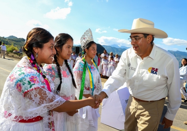 Con obra carretera de 42.1 mdp, Sergio Salomón impulsa desarrollo de Olintla y Hueytlalpan