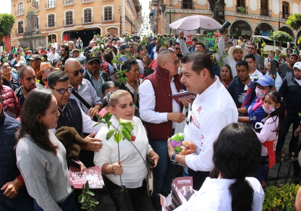 Se reúne Armenta con ciudadanos en diversos espacios públicos