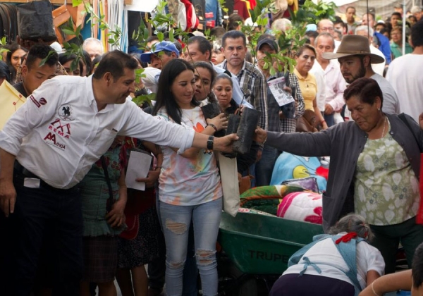 En Tlatlauquitepec, Armenta fortalece su campaña de reforestación