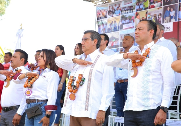 El gobernador Sergio Salomón asistió al Informe de Actividades del Segundo Año Legislativo de la diputada local, Azucena Rosas Tapia