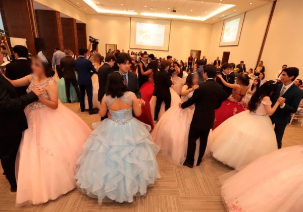 Celebra SEDIF a quinceañeras de Casa del Adolescente