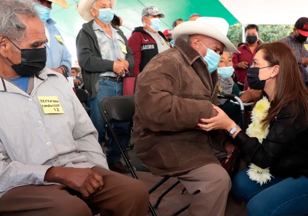 En Acteopan, SEDIF beneficia a adultos mayores durante &#039;Martes Ciudadano&#039;