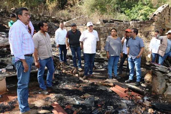 Incendio de Zacatlán, controlado y extinguido en 95 y 85%: Sergio Salomón