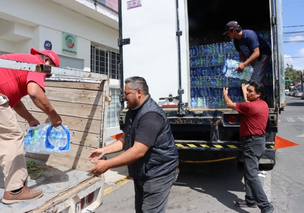 Con la ayuda de los poblanos Armenta logra 25 toneladas de ayuda para Guerrero