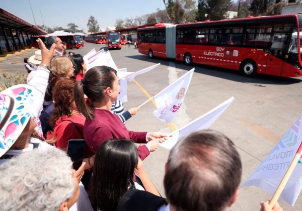 Inaugura Sheinbaum la primera línea de metrobuses eléctricos