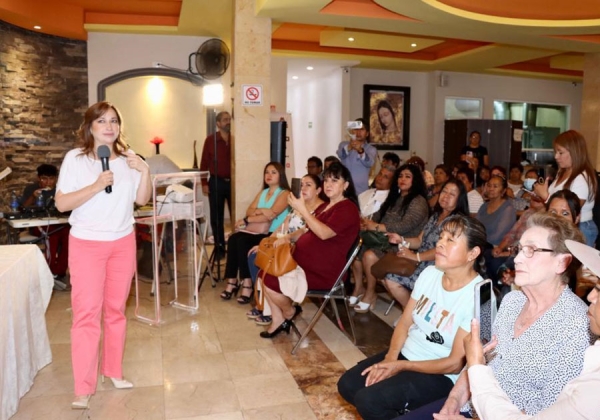 Suma Ceci Arellano a un centenar de aliadas para la Cruzada por la salud