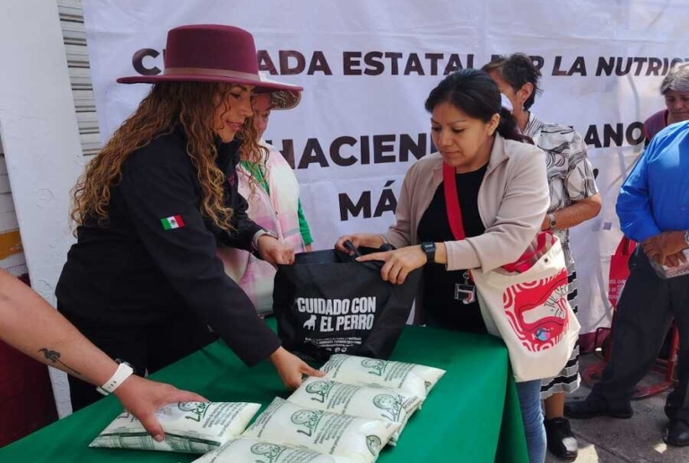 Verifica Paola Ruiz la operación de la Lechería del Mercado Hidalgo