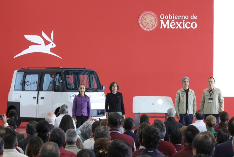 Gobierno federal presenta Olinia; talento poblano clave en primera fase del vehículo