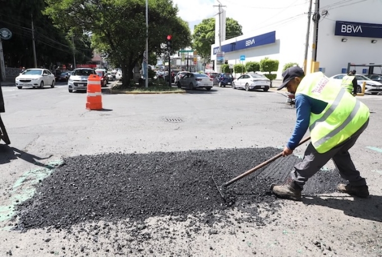 Gobierno de Pepe Chedraui refuerza acciones de bacheo en favor de las y los poblanos