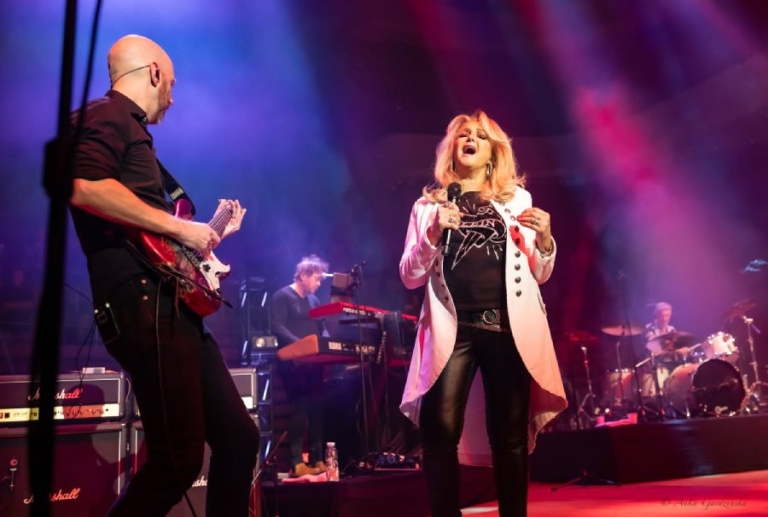 Muere Bonnie Tyler, icónica voz de Total Eclipse of the Heart de los años 80