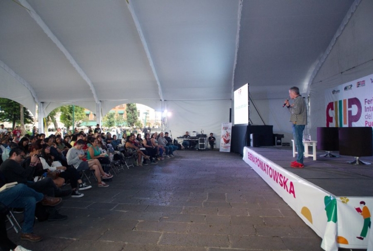 Puebla vive una fiesta de las letras con Xavier Velasco y Benito Taibo