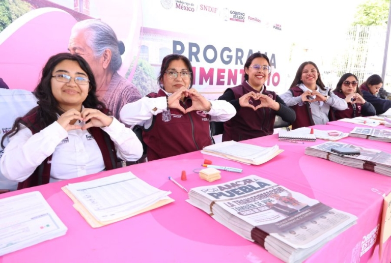 Llleva SEDIF canastas alimentarias a familias vulnerables de la capital poblana
